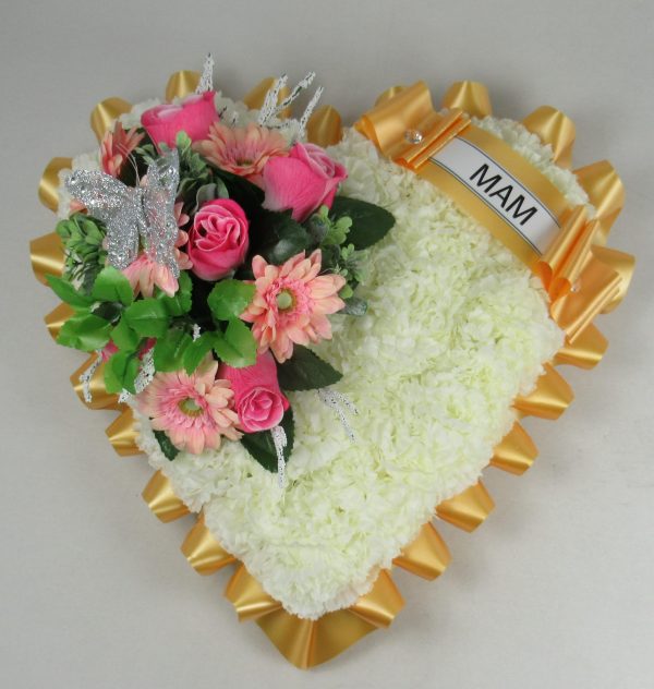 Heart wreath with roses and gerbera in pink and gold