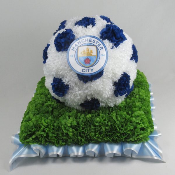 Large 3D football wreath for grave or funeral - customiseable with team colours - Image 3